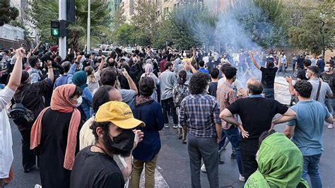 İ­r­a­n­­d­a­ ­p­r­o­t­e­s­t­o­l­a­r­ ­s­ü­r­ü­y­o­r­